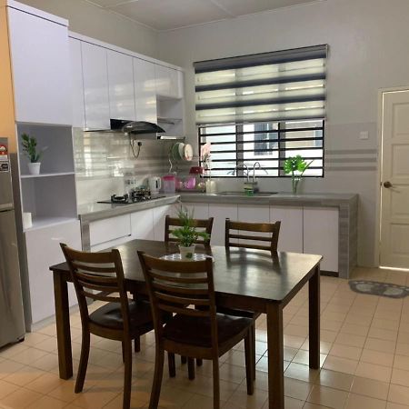Homestay Maryam Lumut Exterior foto